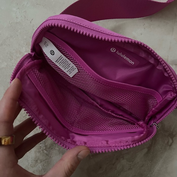 Lululemon Everywhere 1L crossbody belt bag - Picture 3 of 5